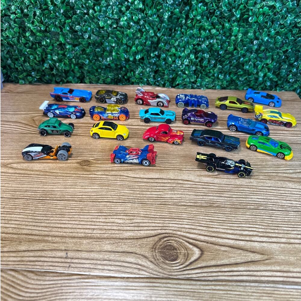 Large Bundle of 20 Hot Wheels Car Lot Racers Great Kids Gift